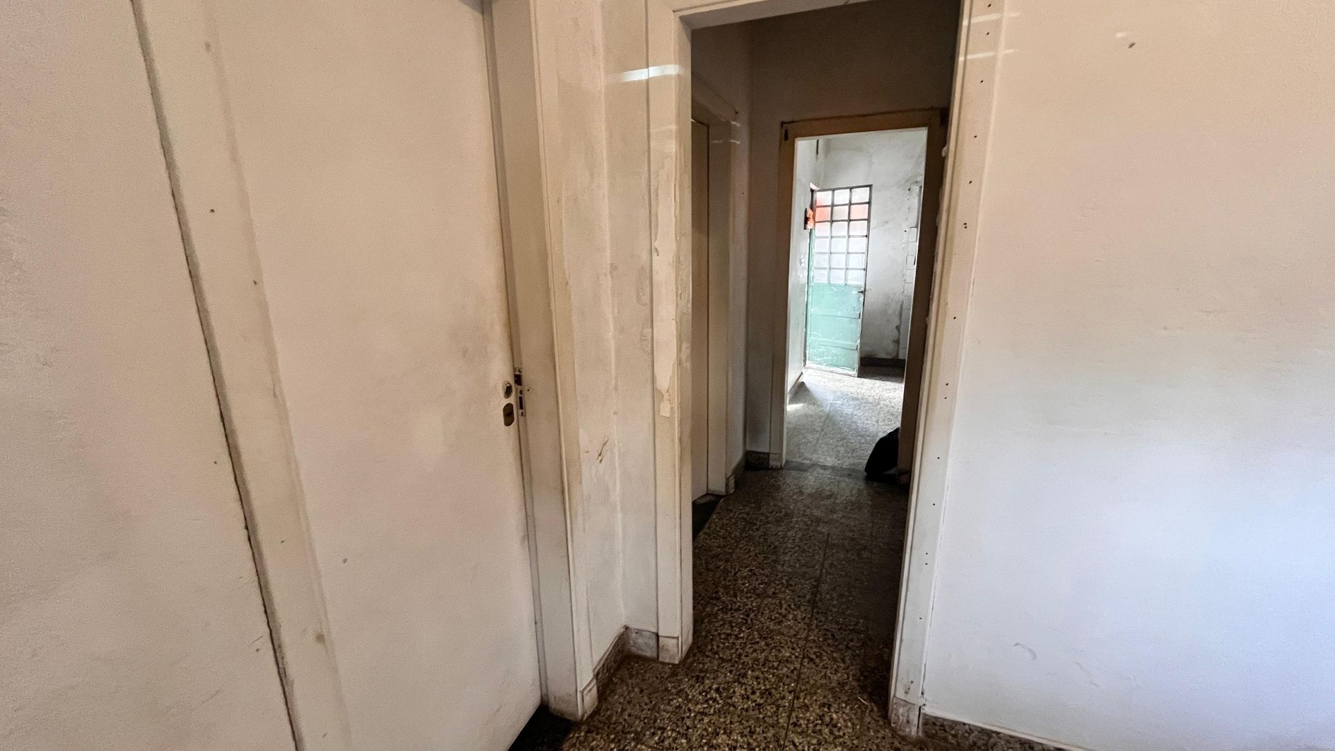 Casa De 3 Ambientes Jardin A Refaccionar/Lote Prop