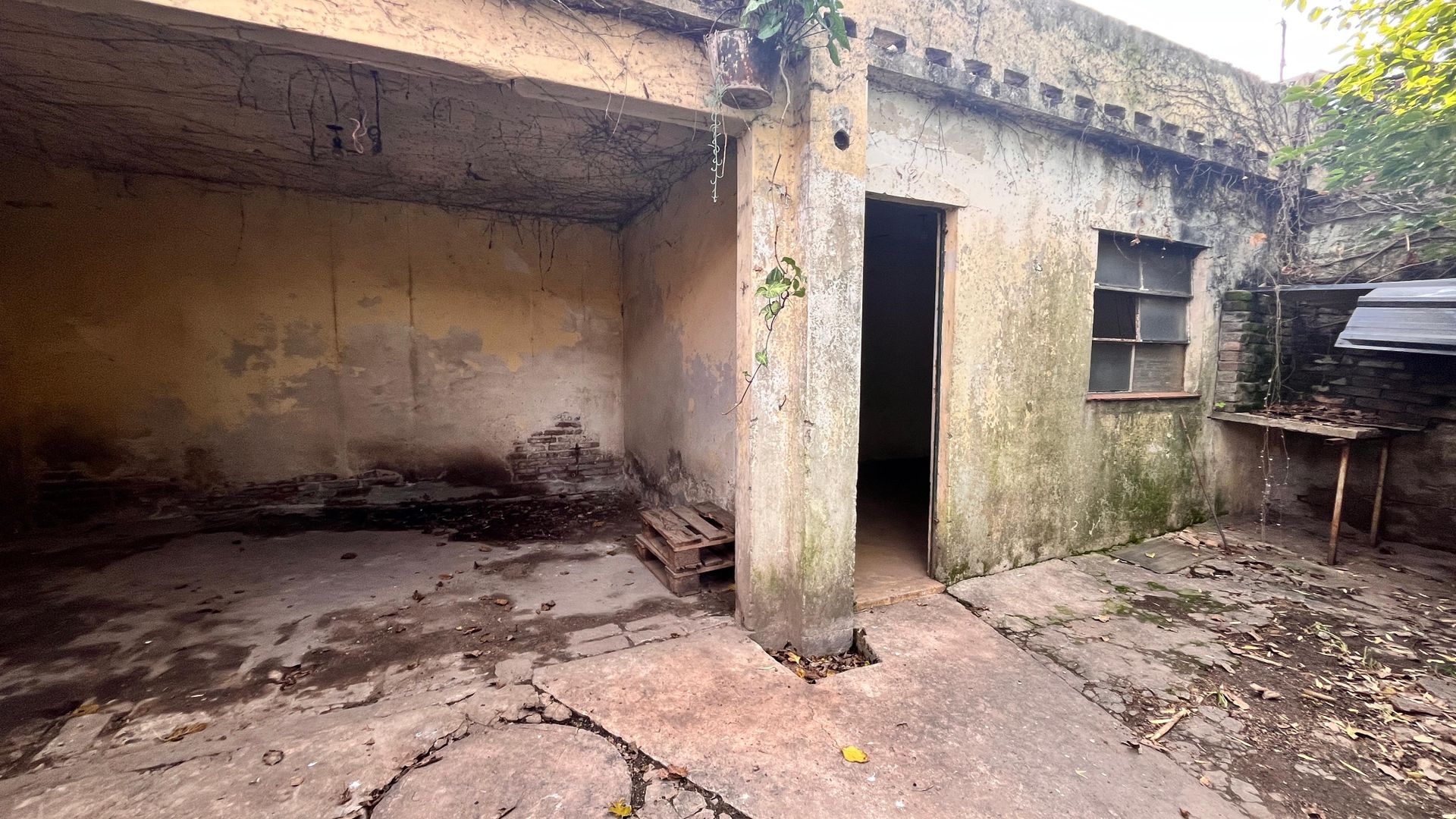Casa De 3 Ambientes Jardin A Refaccionar/Lote Prop