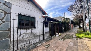 3-room house with garden to refurbish / owned lot