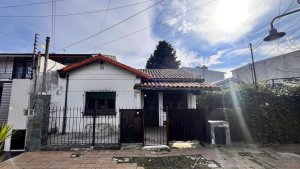 3-room house with garden to refurbish / owned lot