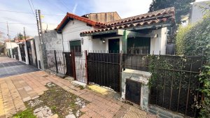 3-room house with garden to refurbish / owned lot