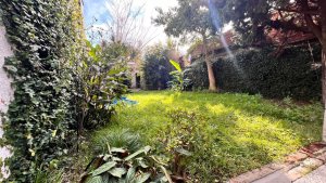 3-room house with garden to refurbish / owned lot