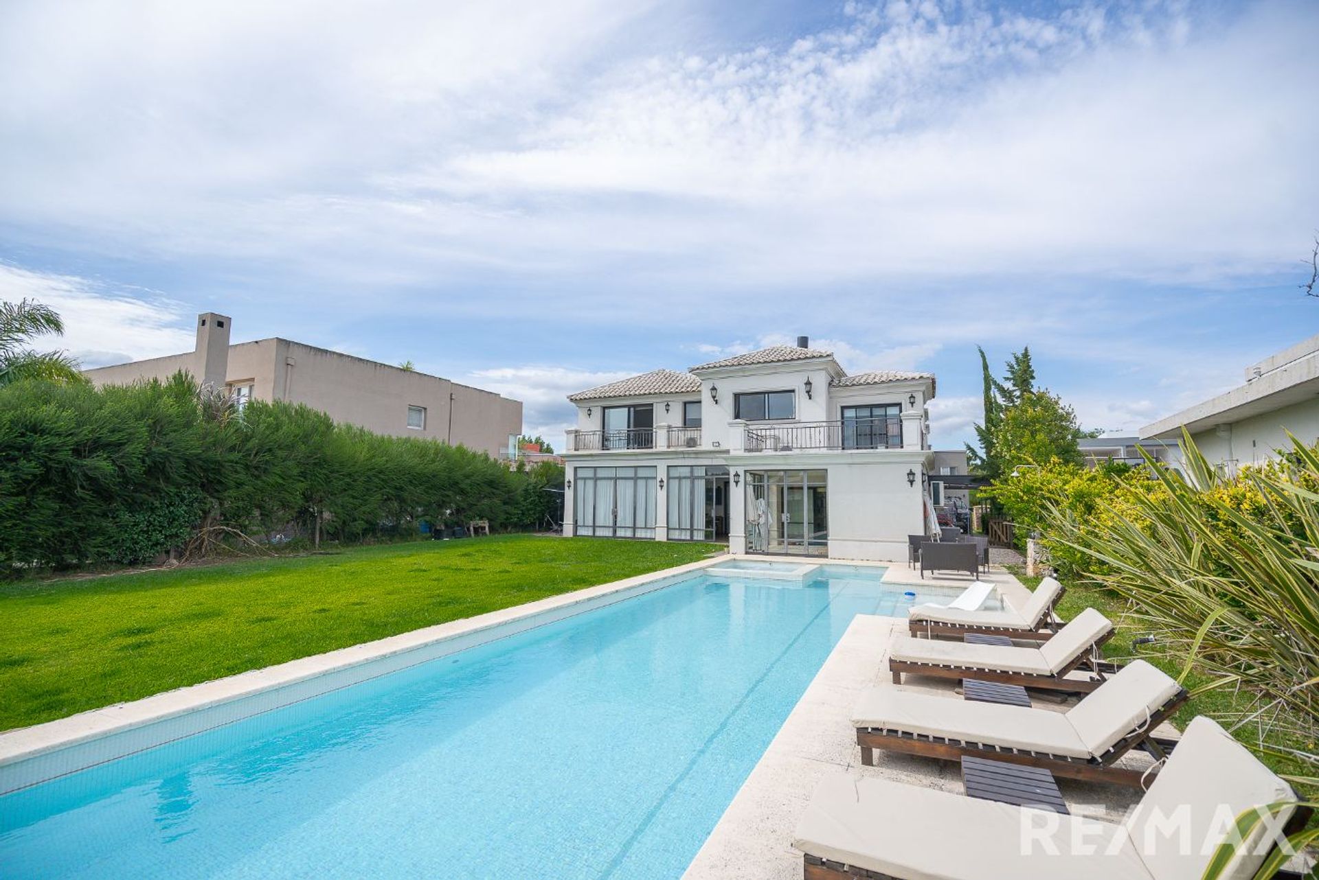VENTA CASA - 1000mts - Muelle propio - 4 dorm