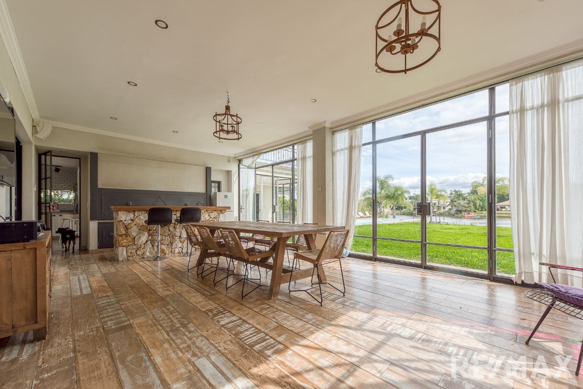 VENTA CASA - 992 mts - Muelle propio - 4 dorm