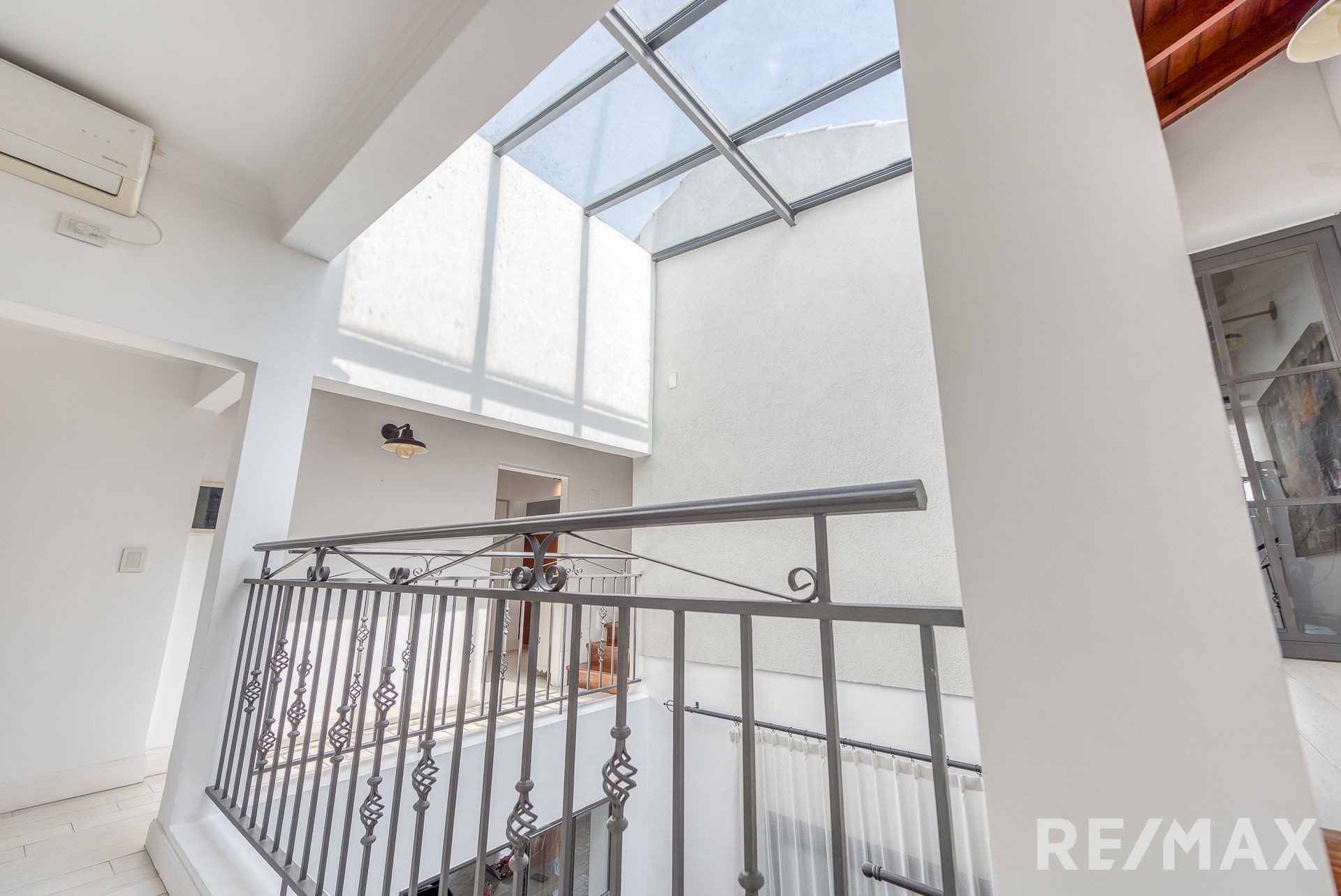 VENTA CASA - 992 mts - Muelle propio - 4 dorm