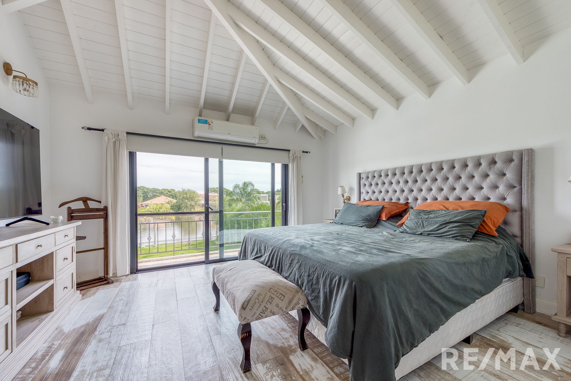 VENTA CASA - 992 mts - Muelle propio - 4 dorm
