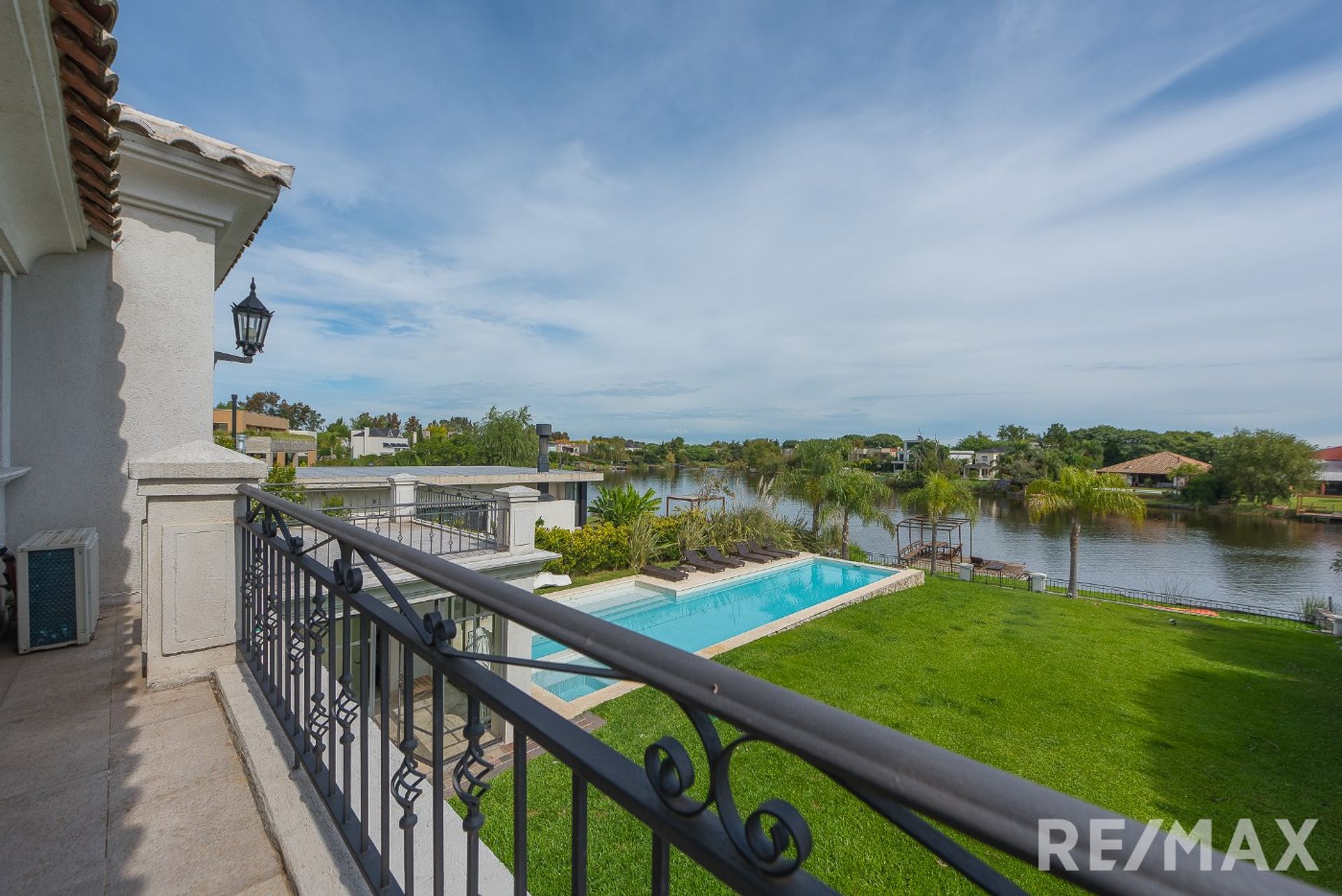 VENTA CASA - 992 mts - Muelle propio - 4 dorm
