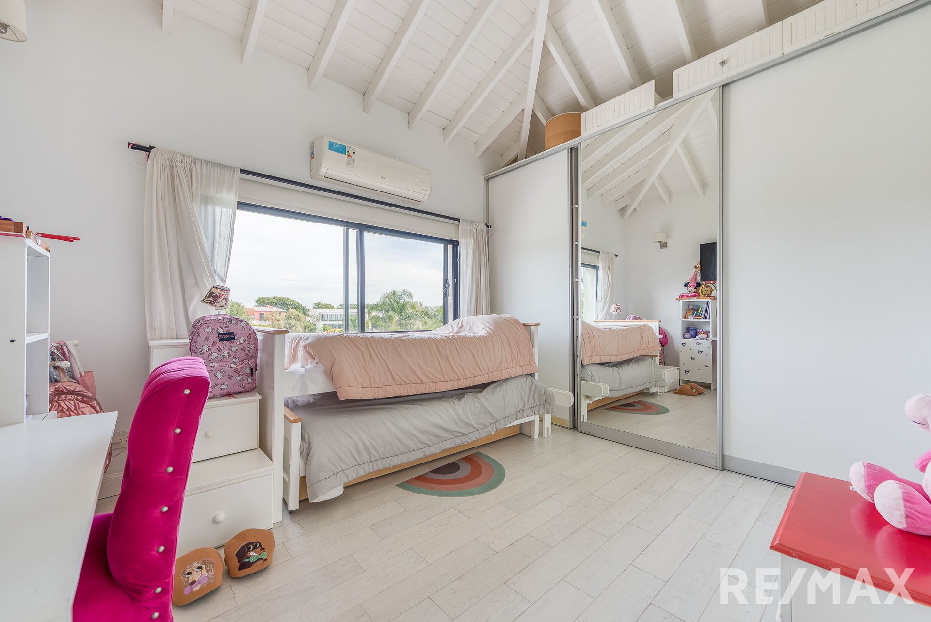 VENTA CASA - 992 mts - Muelle propio - 4 dorm