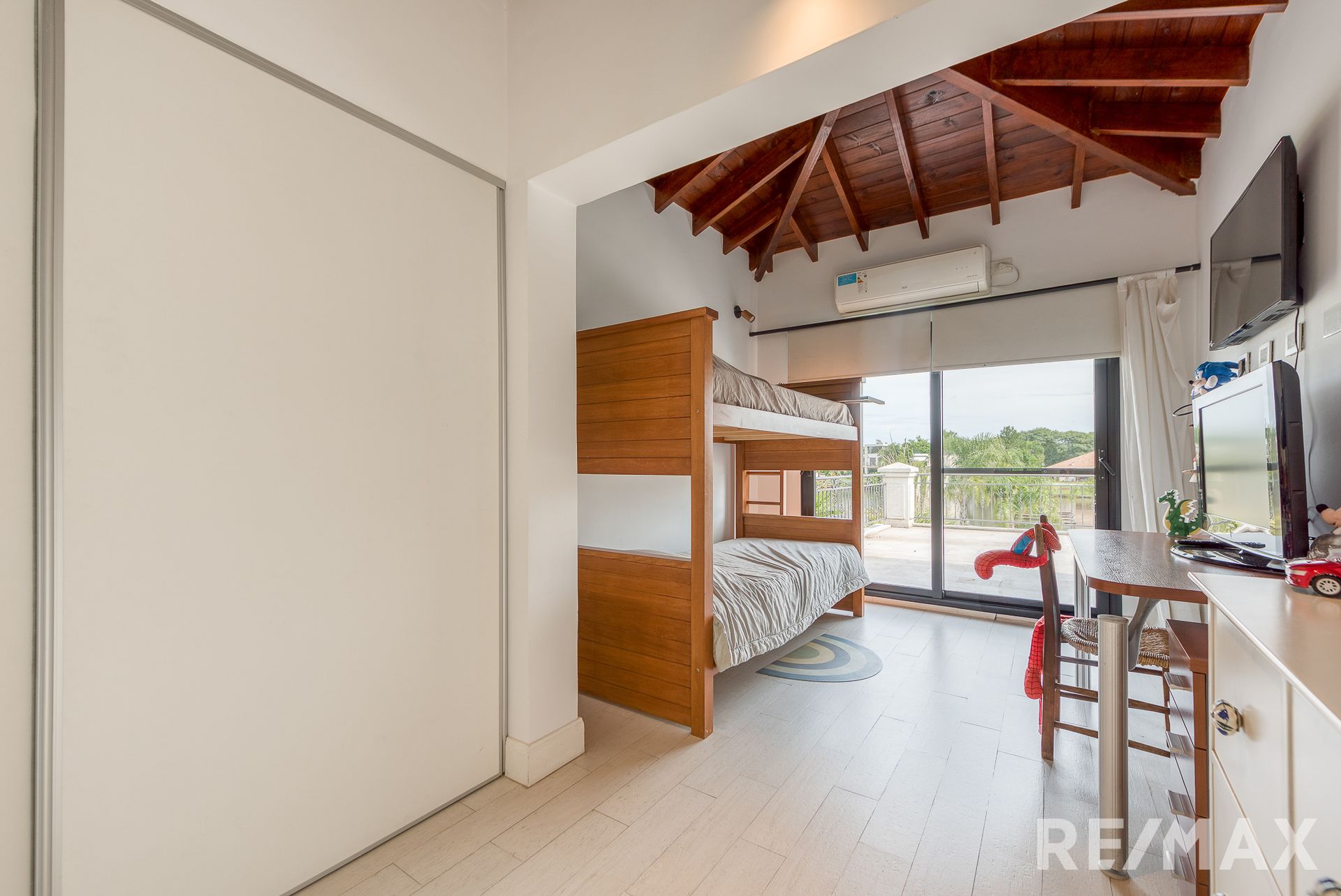 VENTA CASA - 992 mts - Muelle propio - 4 dorm