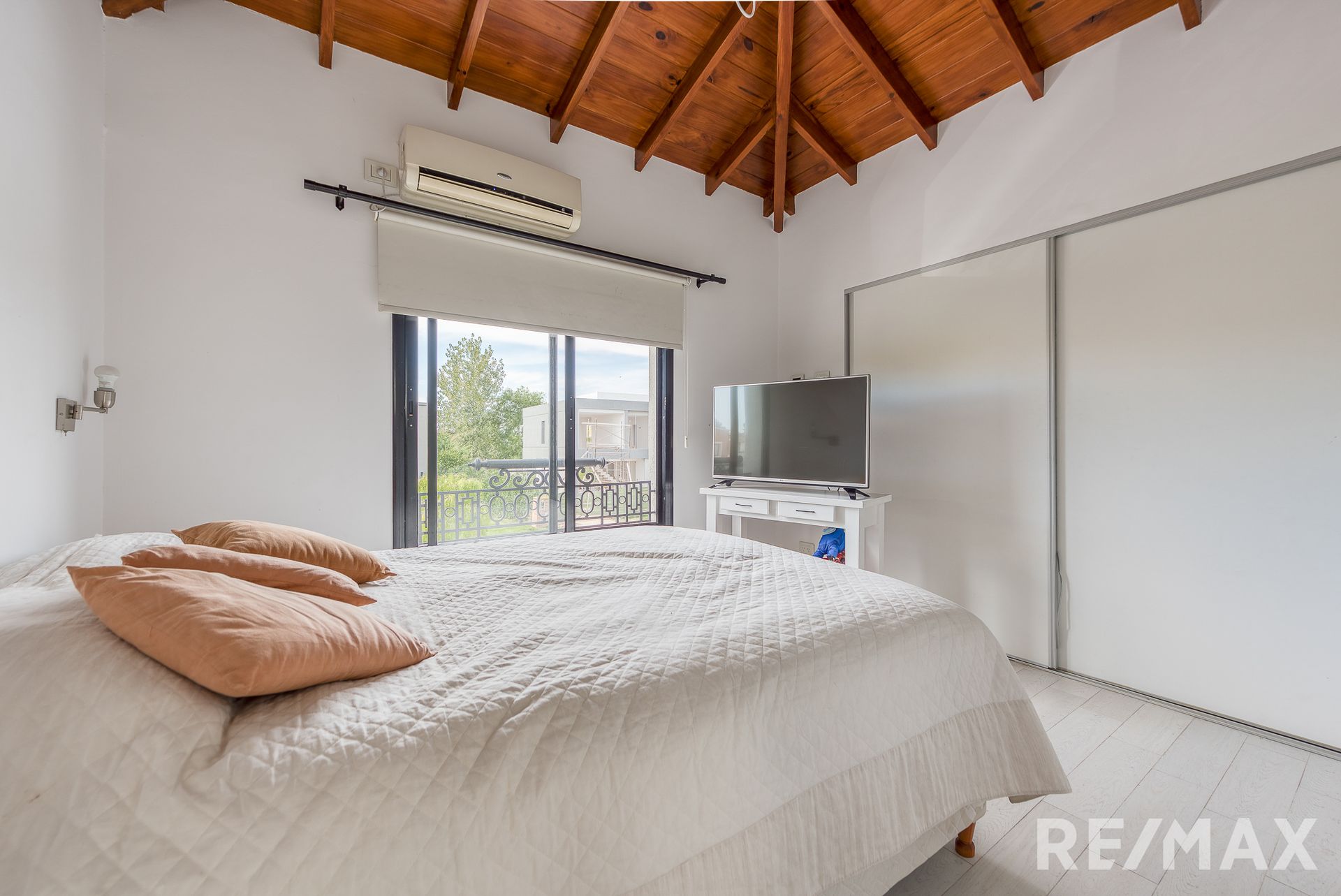 VENTA CASA - 992 mts - Muelle propio - 4 dorm