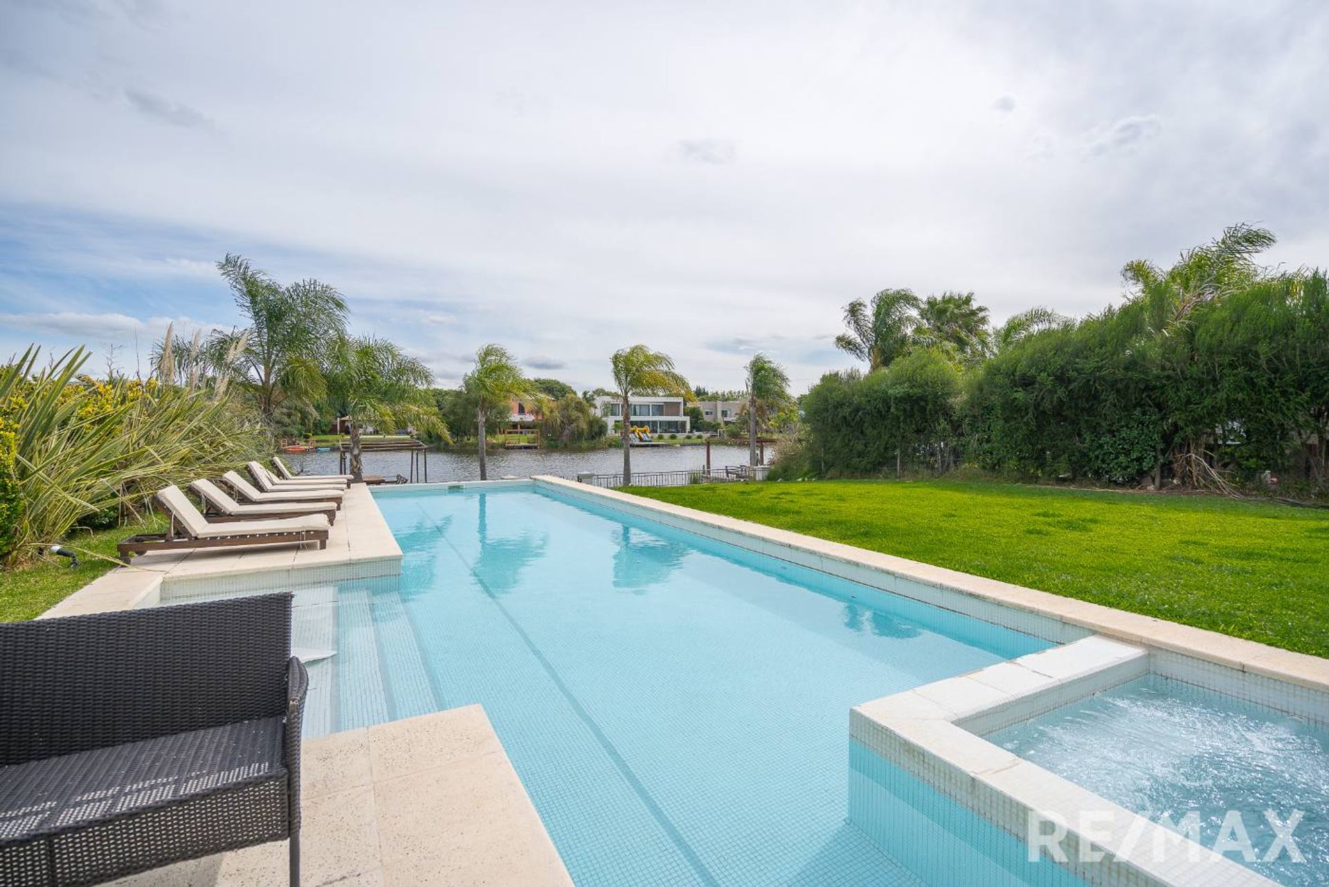VENTA CASA - 992 mts - Muelle propio - 4 dorm