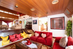 10-room house for rent with garden, pool, garage in Beccar