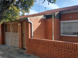Casa En Olivos Con Terraza, Galpón Y Parrilla