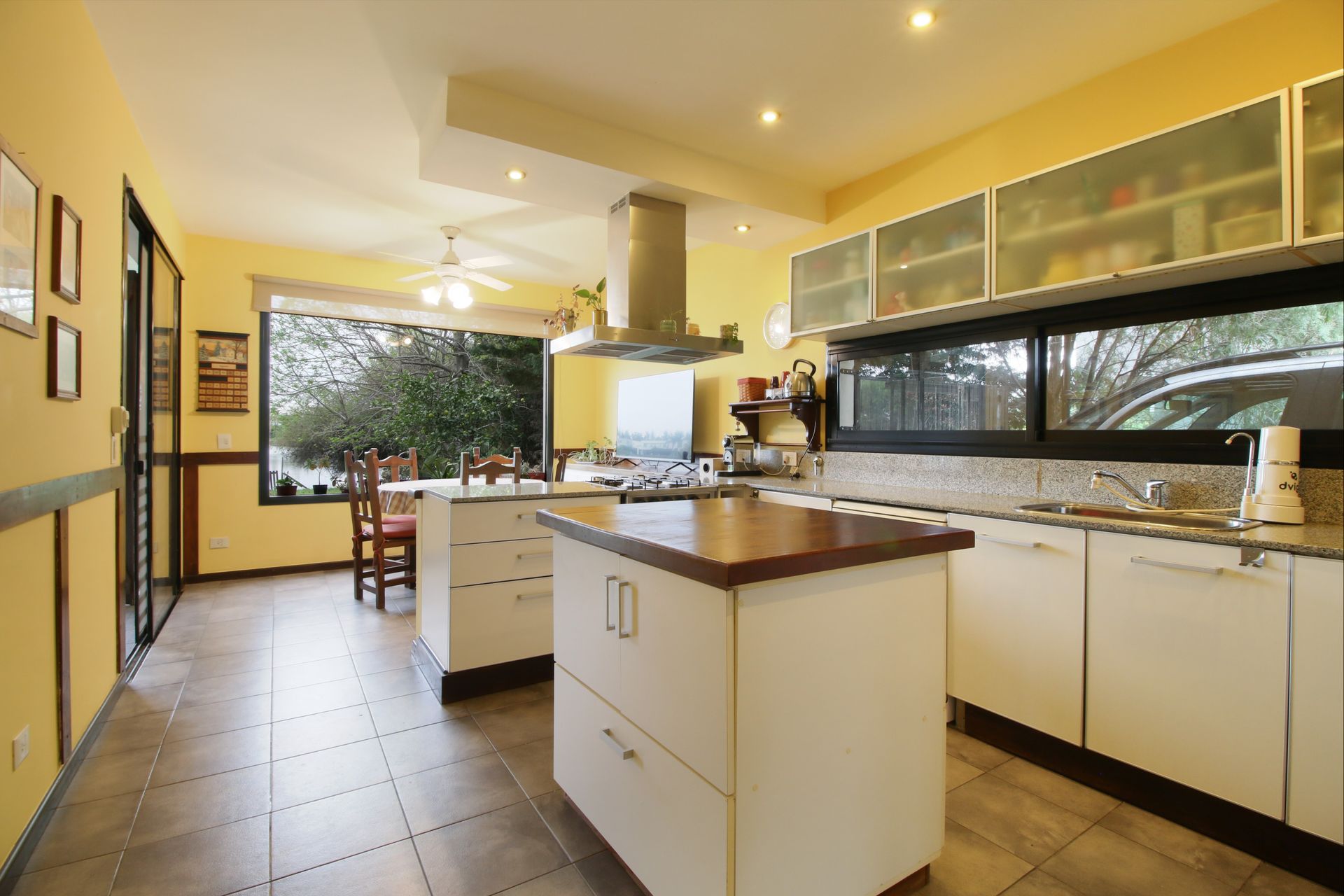 Casa 6 ambientes en VENTA Villanueva a la laguna