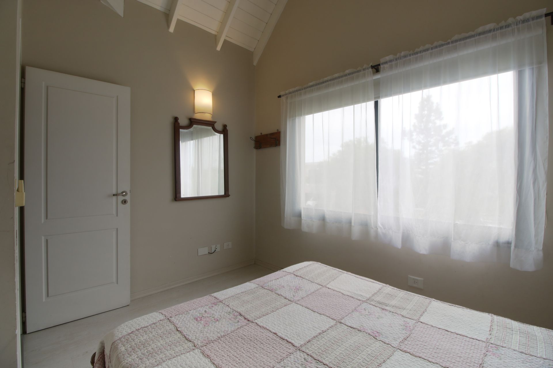 Casa 6 ambientes en VENTA Villanueva a la laguna