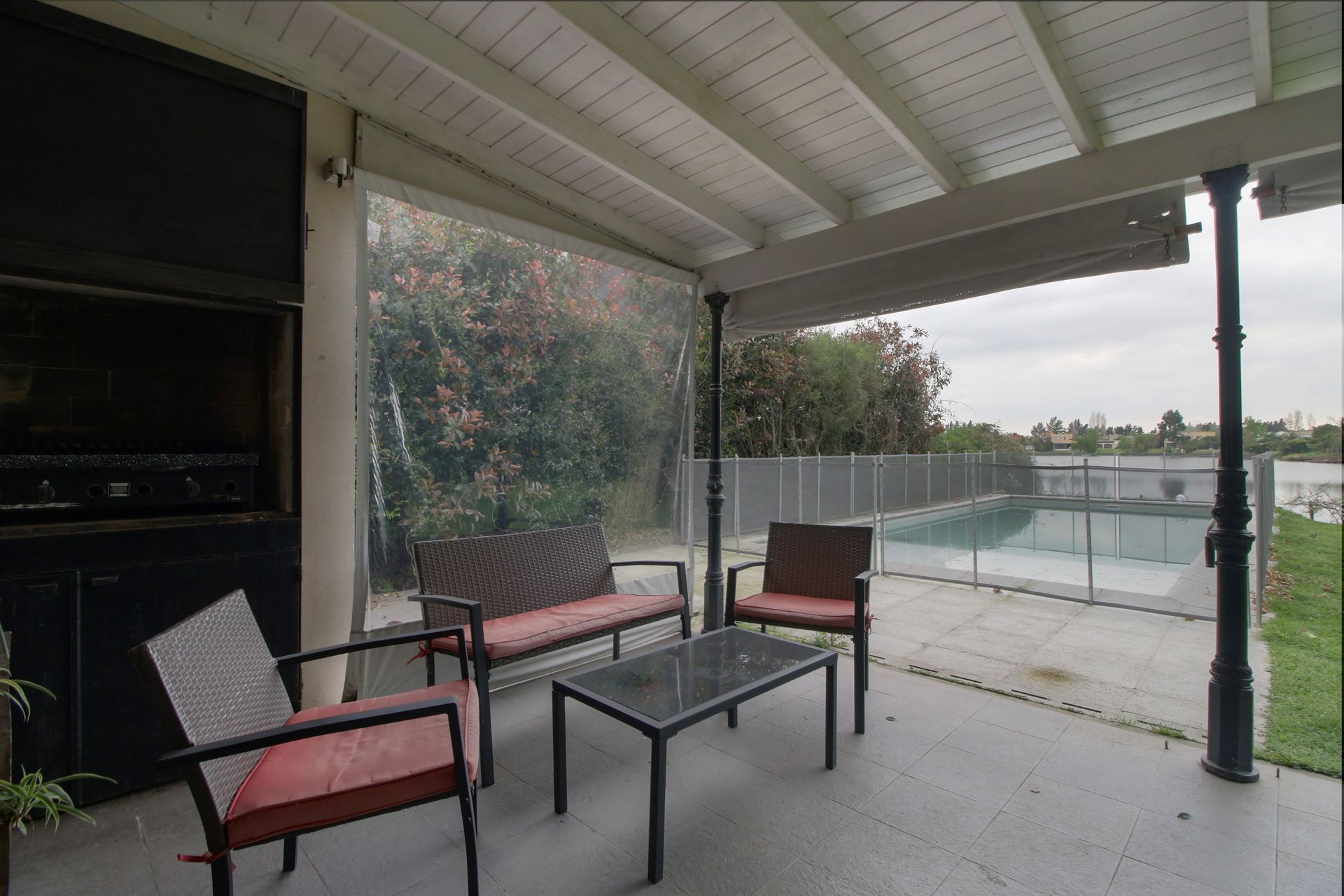 Casa 6 ambientes en VENTA Villanueva a la laguna