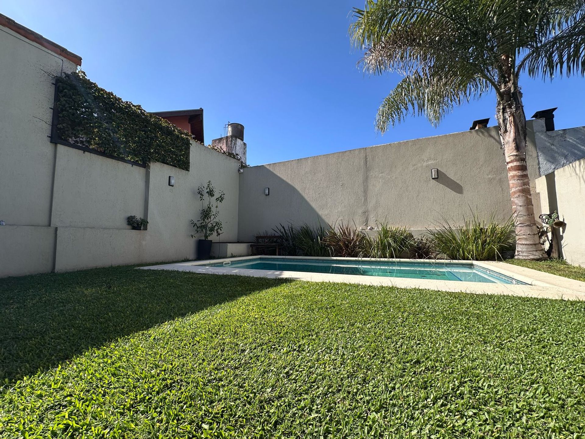 Venta Casa Martinez, 5 Ambientes, pileta y Jardin