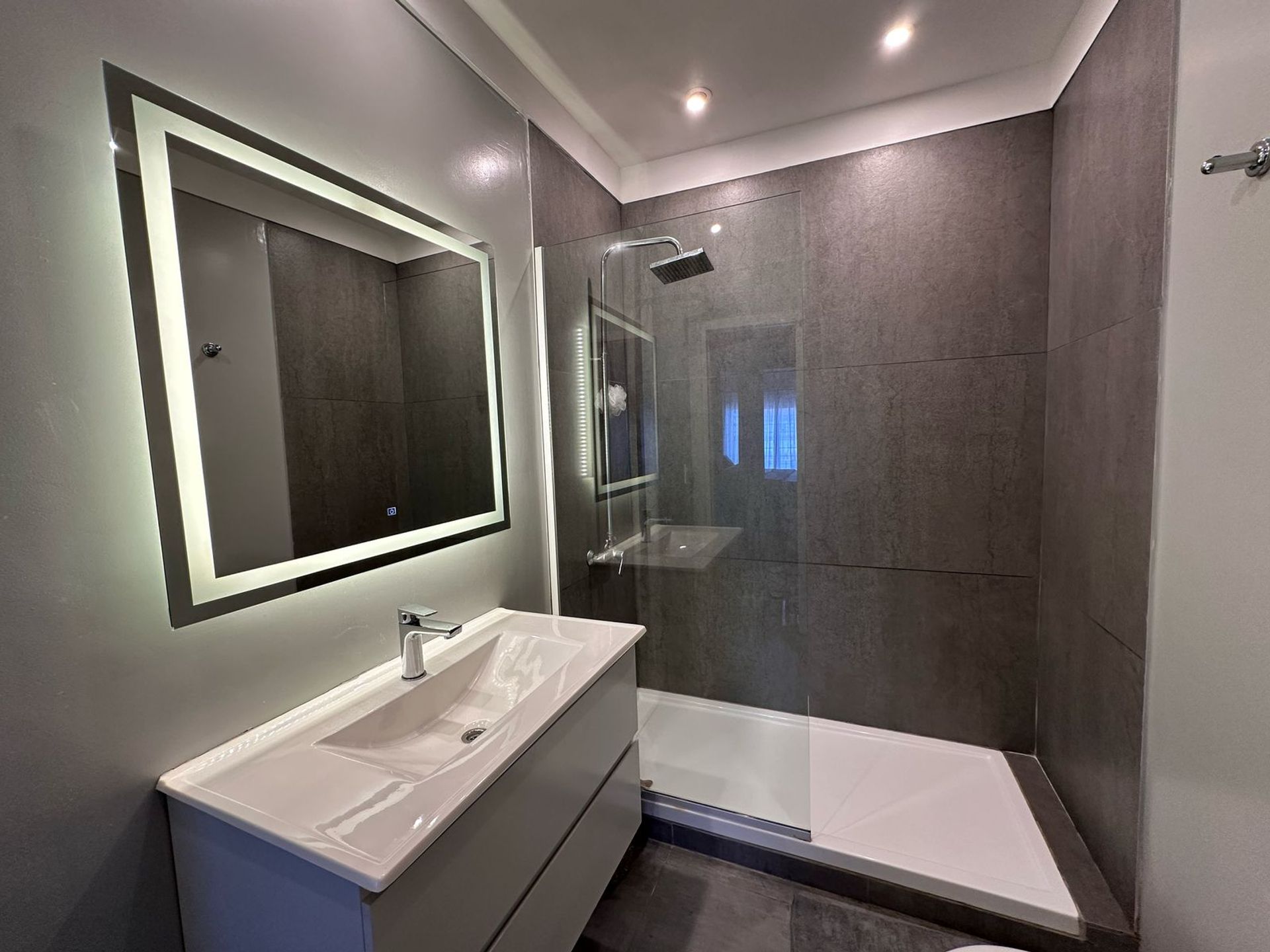 Venta Casa Martinez, 5 Ambientes, pileta y Jardin
