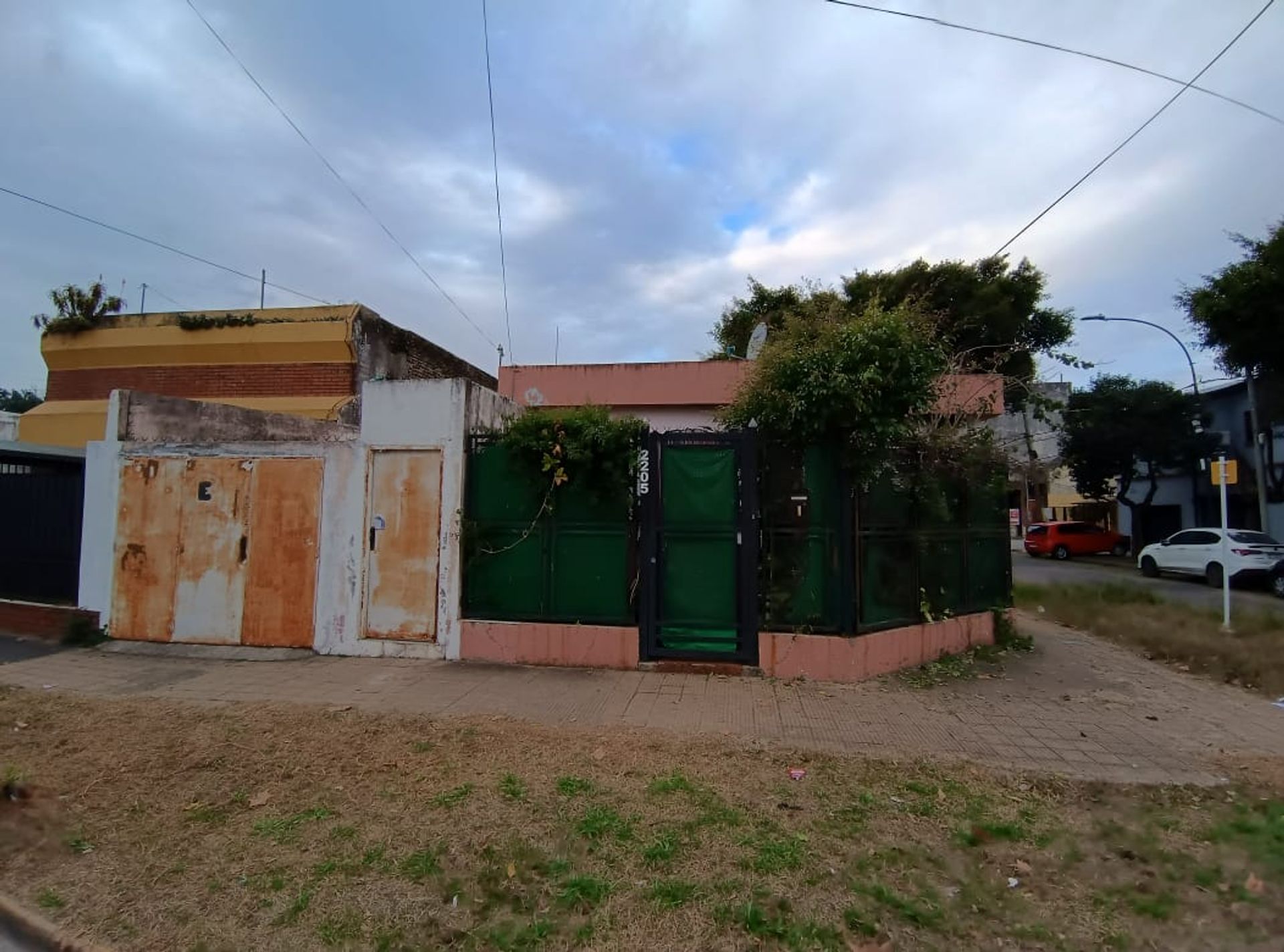 Munro Ph Sale with Garage Ready for Renovation