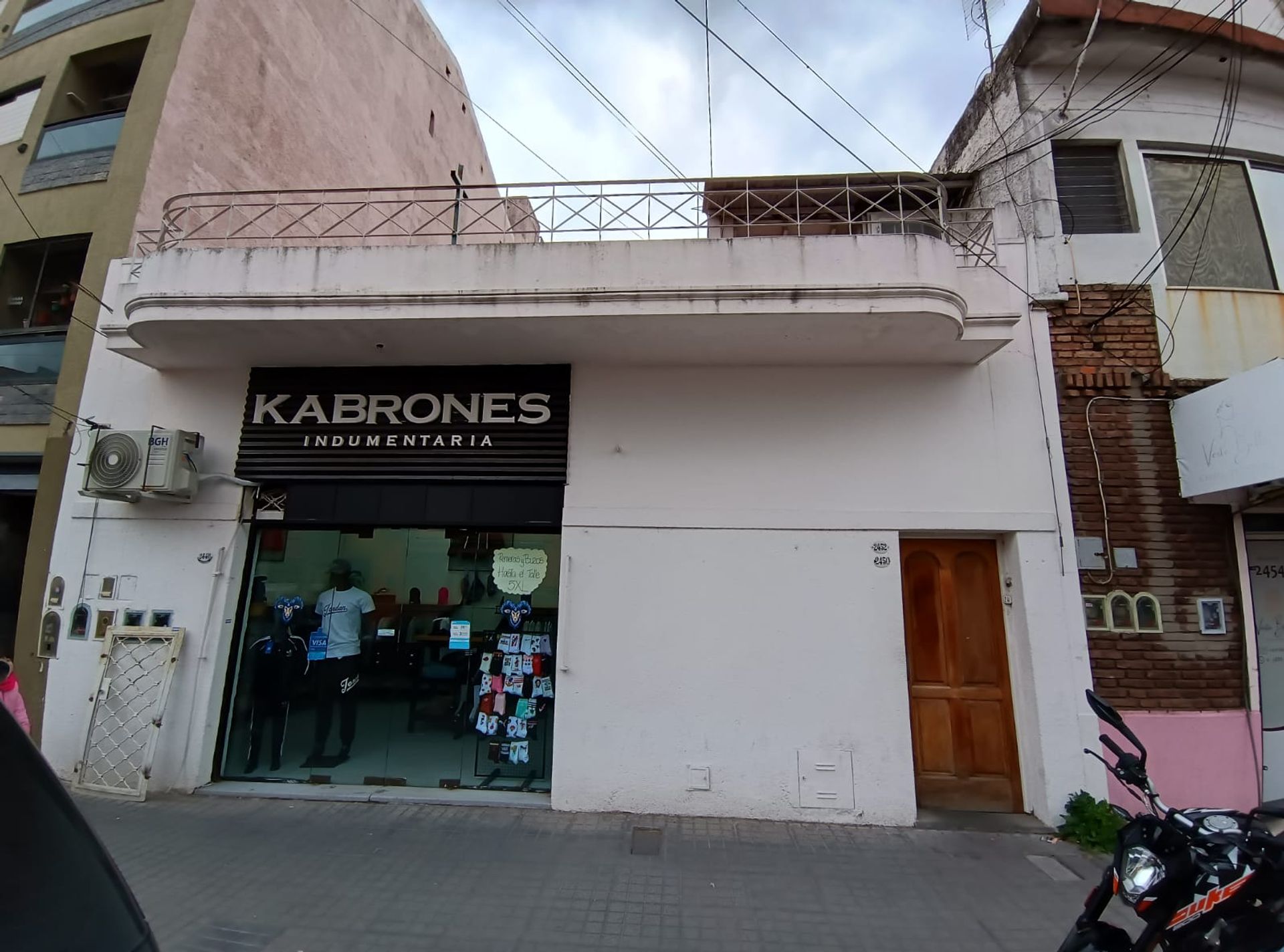 Sale: Munro PH, 4 rooms with local and terrace, 200 meters from station.