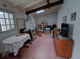 Sale: Munro PH, 4 rooms with local and terrace, 200 meters from station.