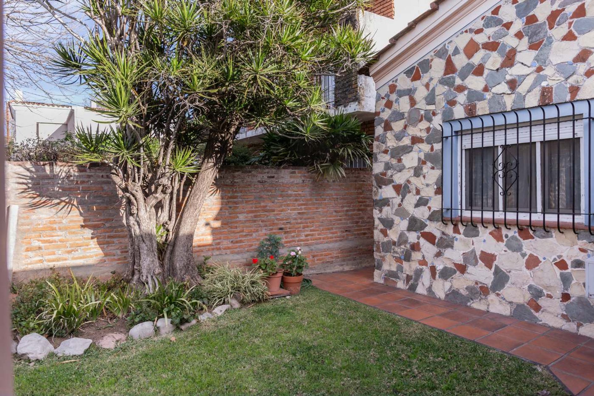 VENTA CASA 6 amb jardín San Isidro- Multifamiliar