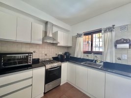 Duplex for Sale with Martínez Garden – 4 rooms + family