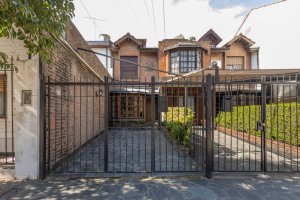 Olivos: Triplex Coch Garden 4 Rooms to Refurbish