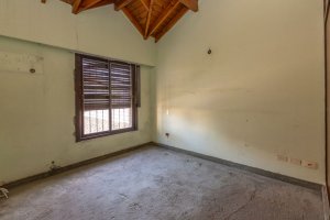 Olivos: Triplex Coch Garden 4 Rooms to Refurbish