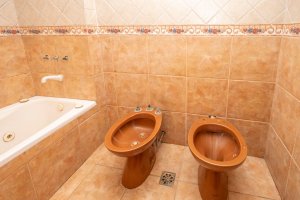 Olivos: Triplex Coch Garden 4 Rooms to Refurbish