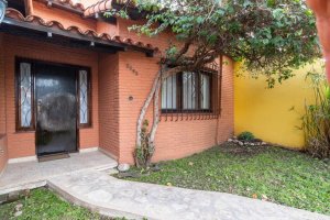 Villa Adelina 5-Room House for Sale