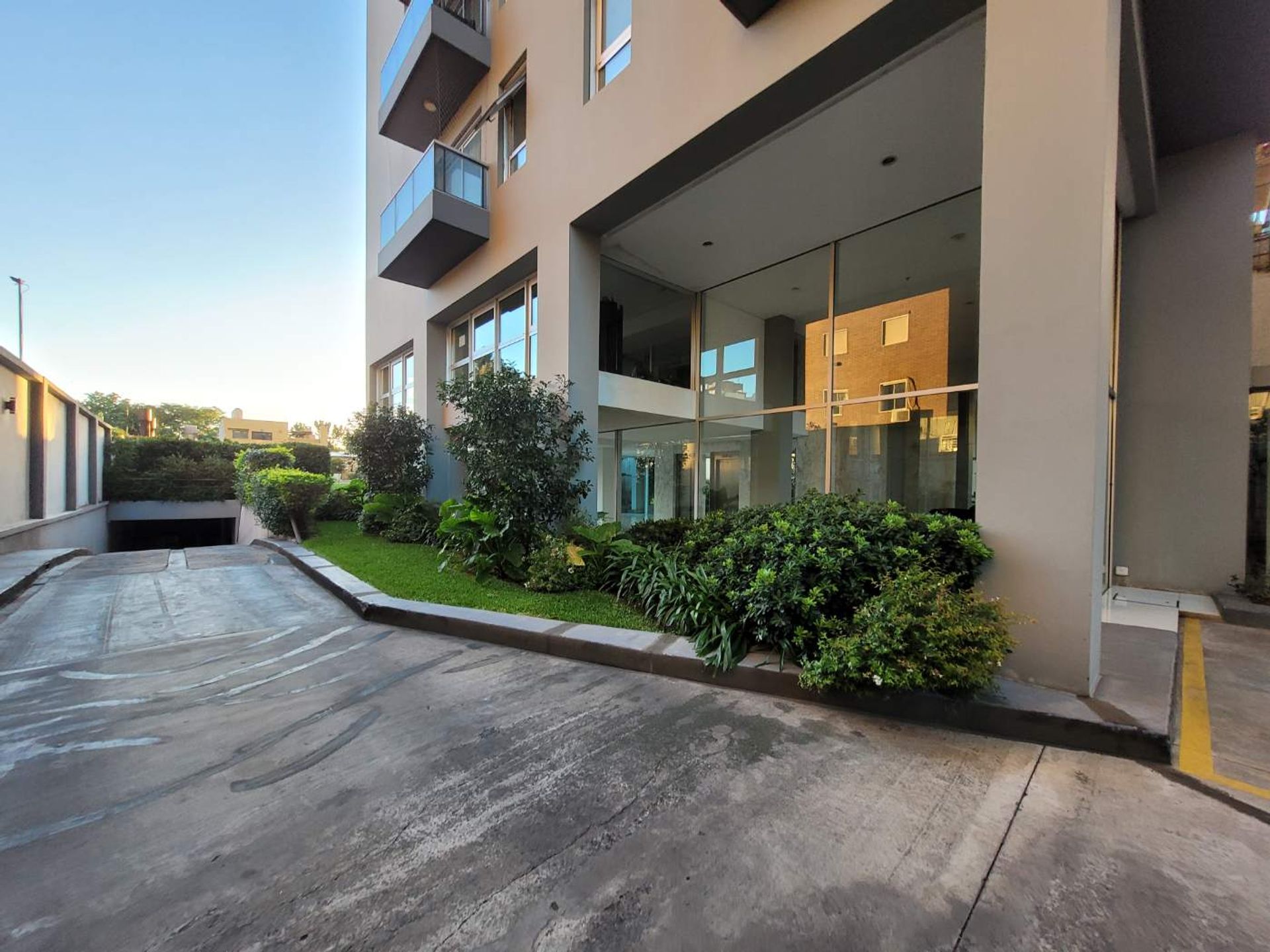 Alquiler 2 amb. c/cochera y amenities en Vte Lopez