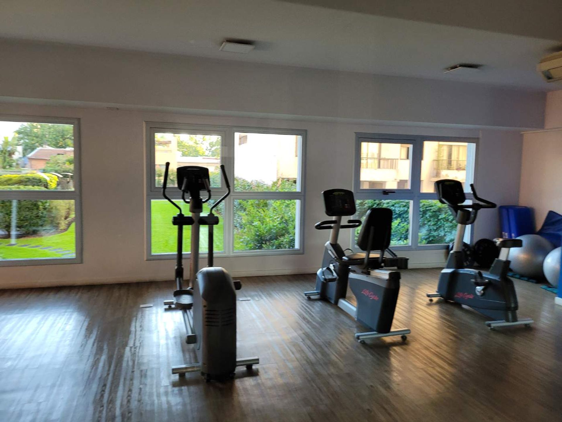 Alquiler 2 amb. c/cochera y amenities en Vte Lopez