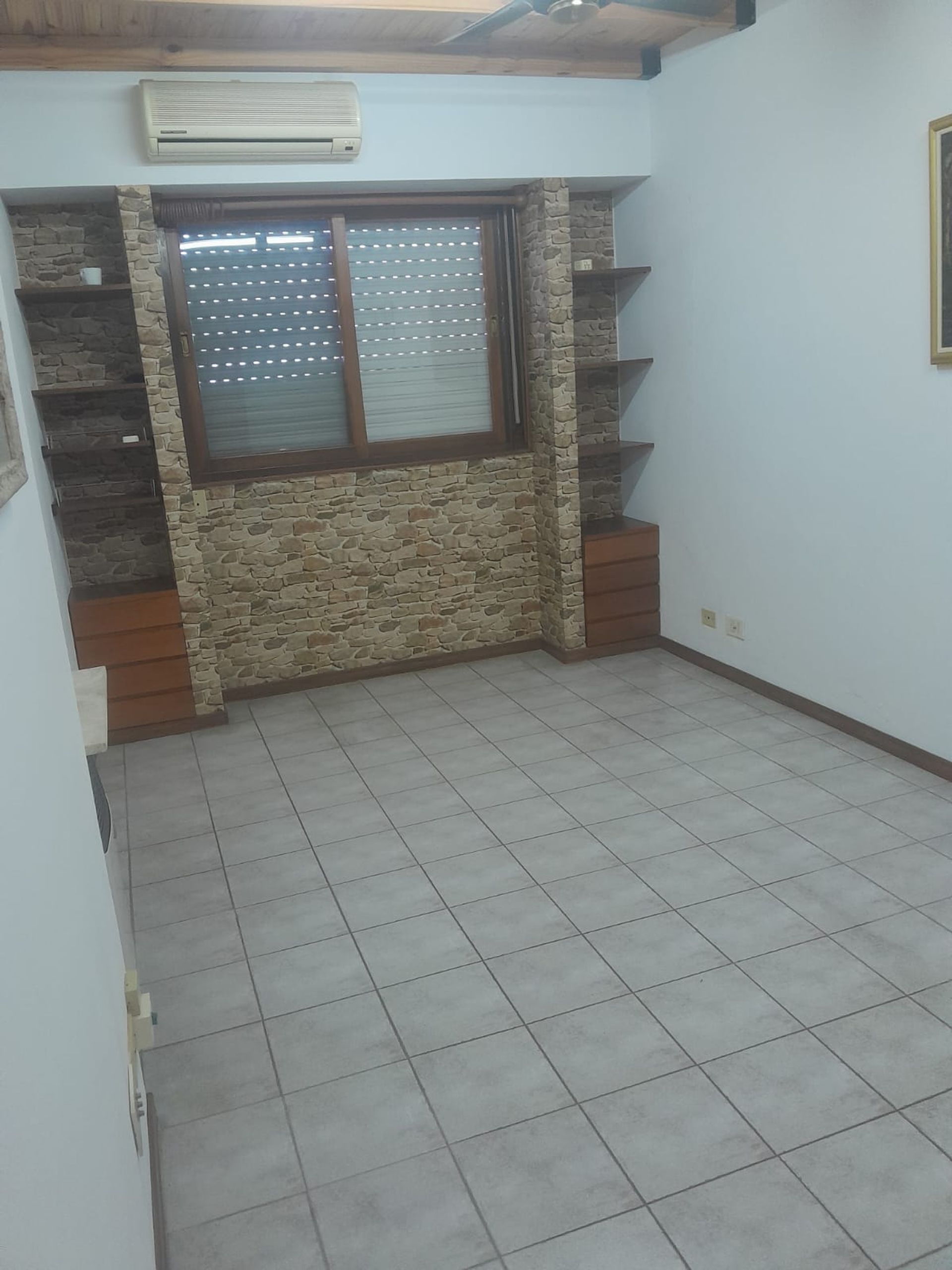 Hermosa casa tipo chalet c/cochera y depto oficina