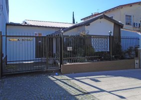 Hermosa casa tipo chalet c/cochera y depto oficina