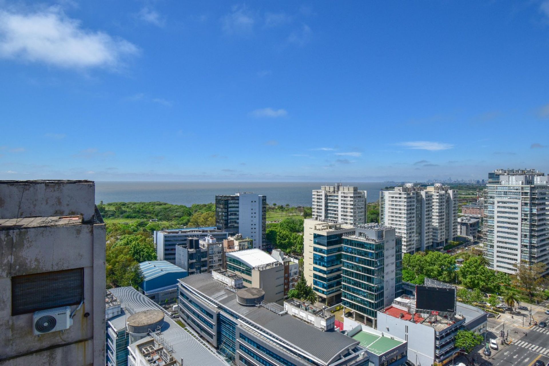 Venta Departamento 4 amb. vista al rio con cochera