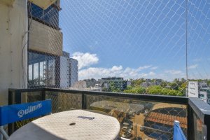 Apartment for sale: 4 rooms, river view, garage.