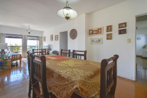 Apartment for sale: 4 rooms, river view, garage.