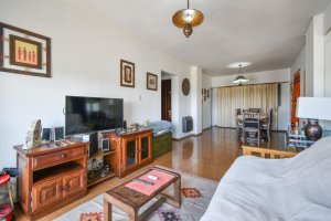 Apartment for sale: 4 rooms, river view, garage.