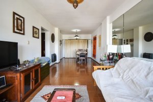 Apartment for sale: 4 rooms, river view, garage.