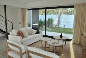 Duplex with 4 rooms and amenities in Benavidez