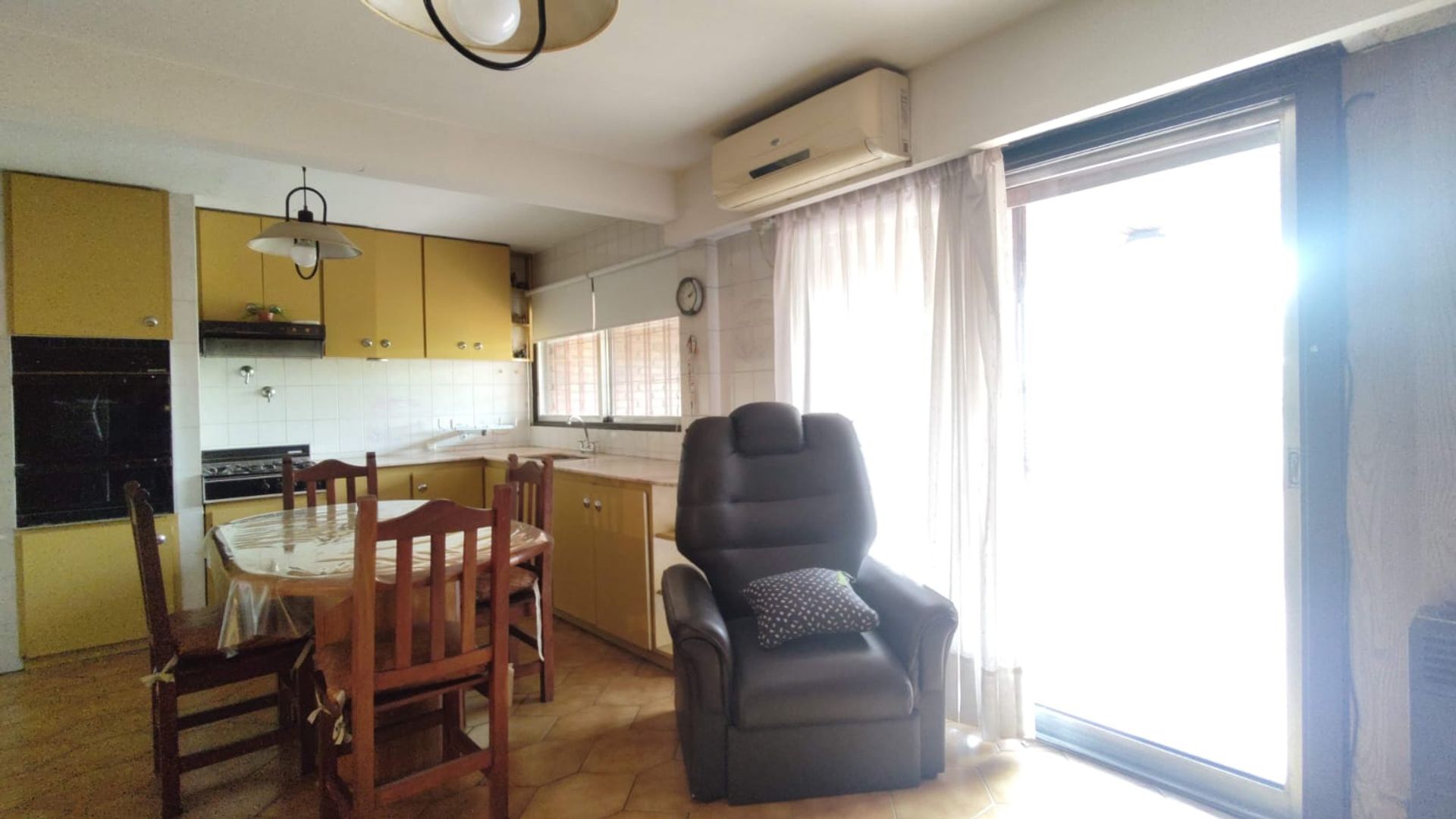 Venta triplex 5 ambientes en Olivos con playroom