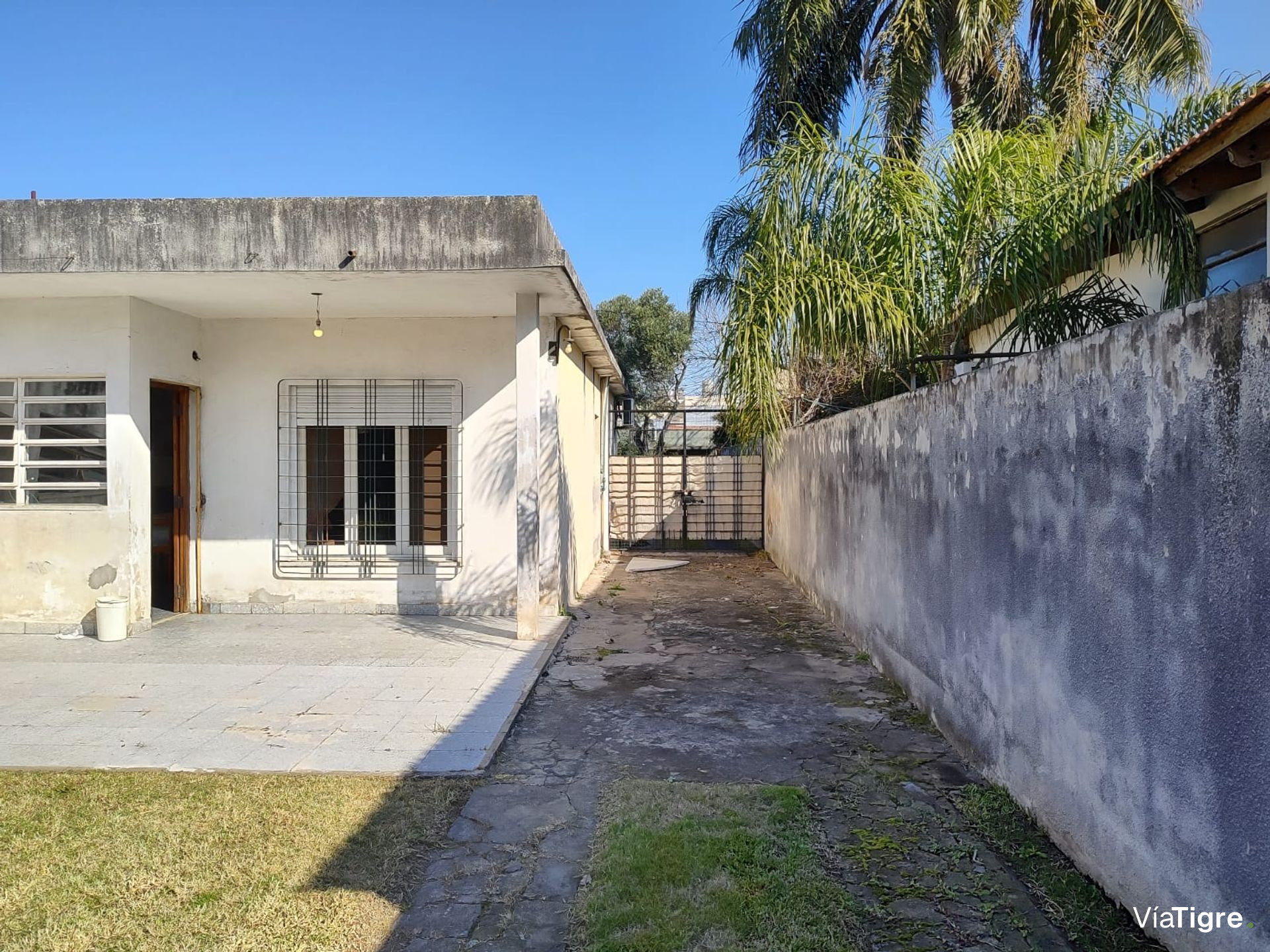 Venta casa 3 ambientes Villa Adelina con jardín