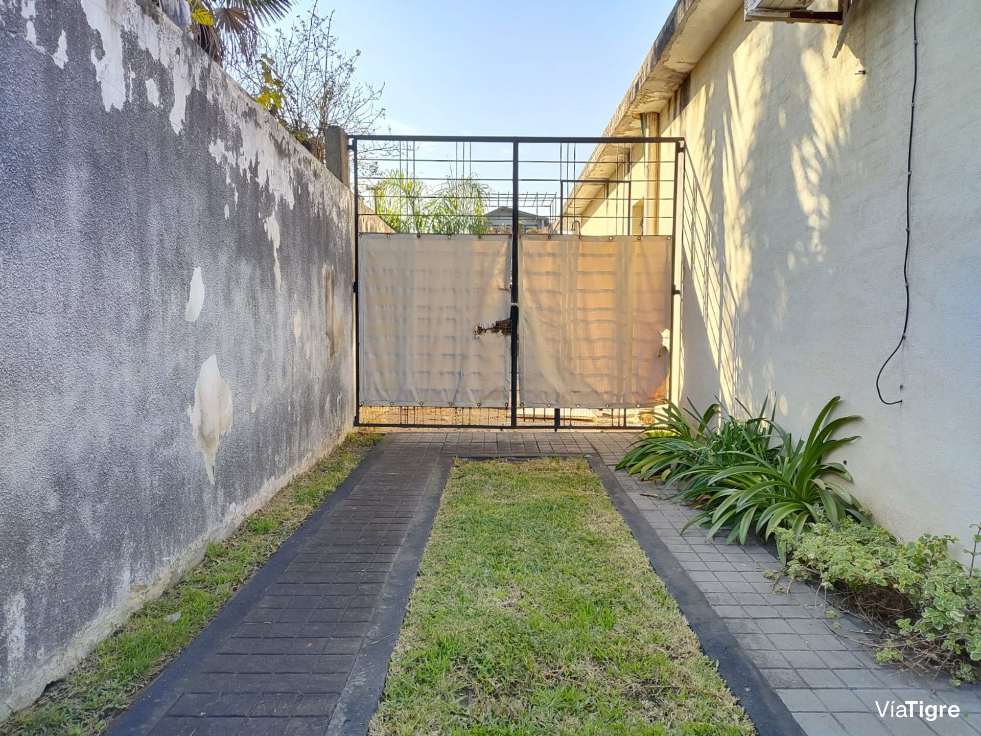 Venta casa 3 ambientes Villa Adelina con jardín