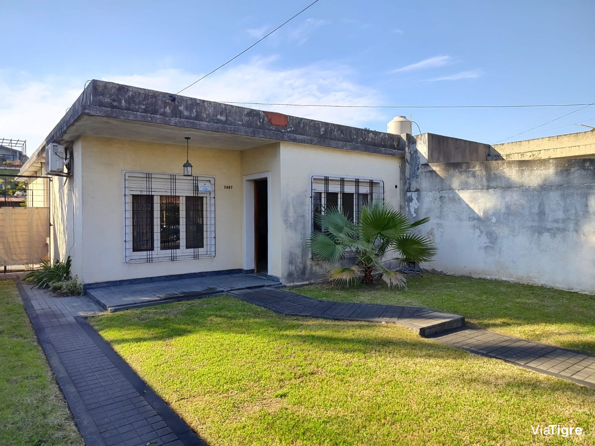 Venta casa 3 ambientes Villa Adelina con jardín