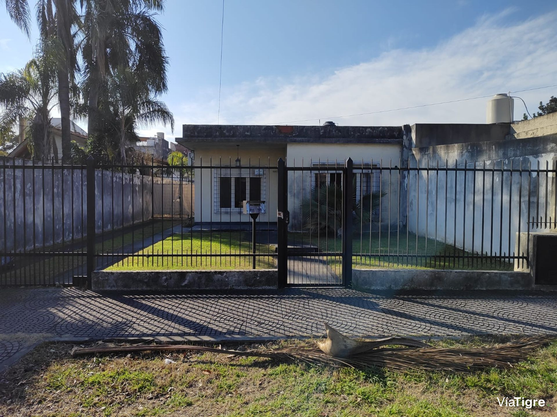 Venta casa 3 ambientes Villa Adelina con jardín