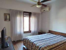 Venta casa 3 ambientes Villa Adelina con jardín