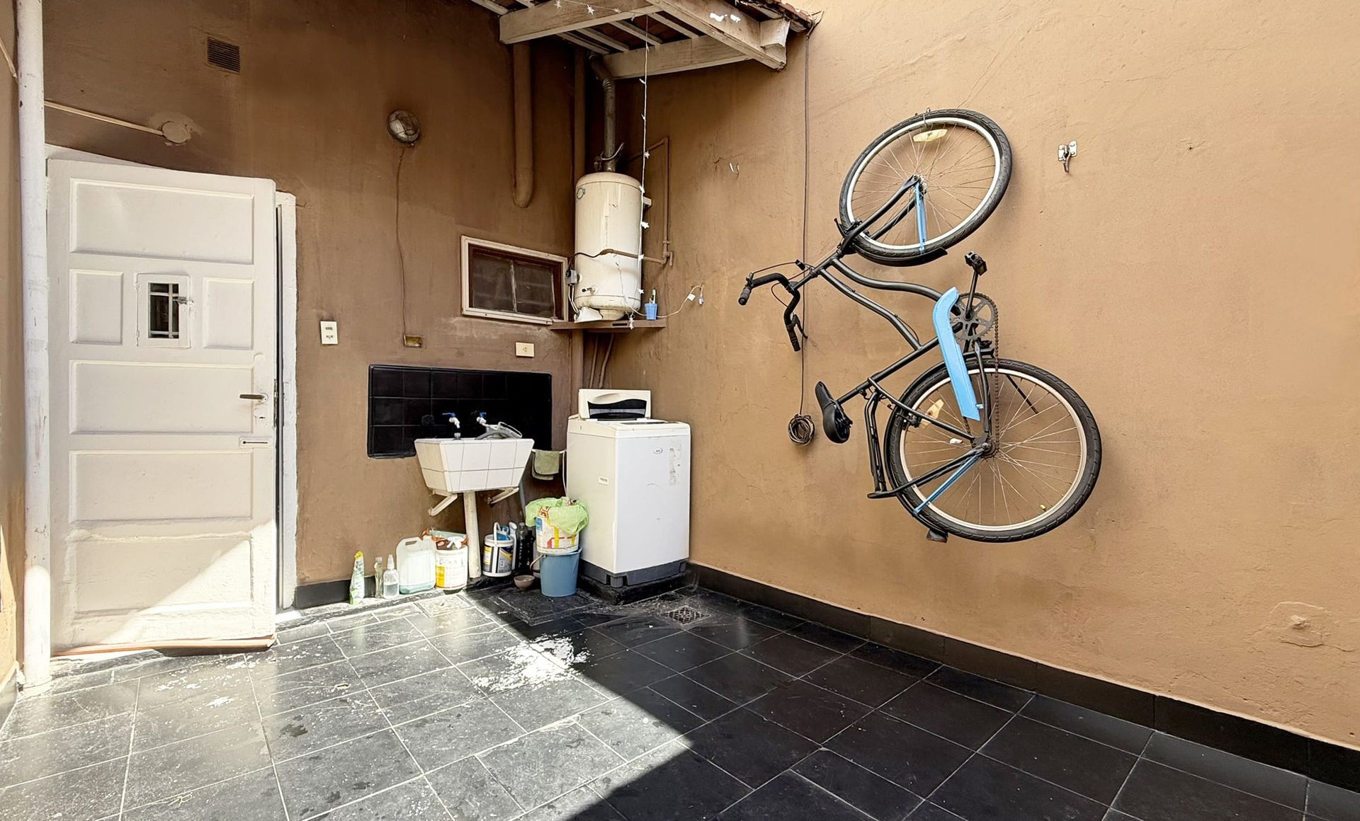 VENDE-Vivienda multifamiliar 6 ambiente-San Isidro