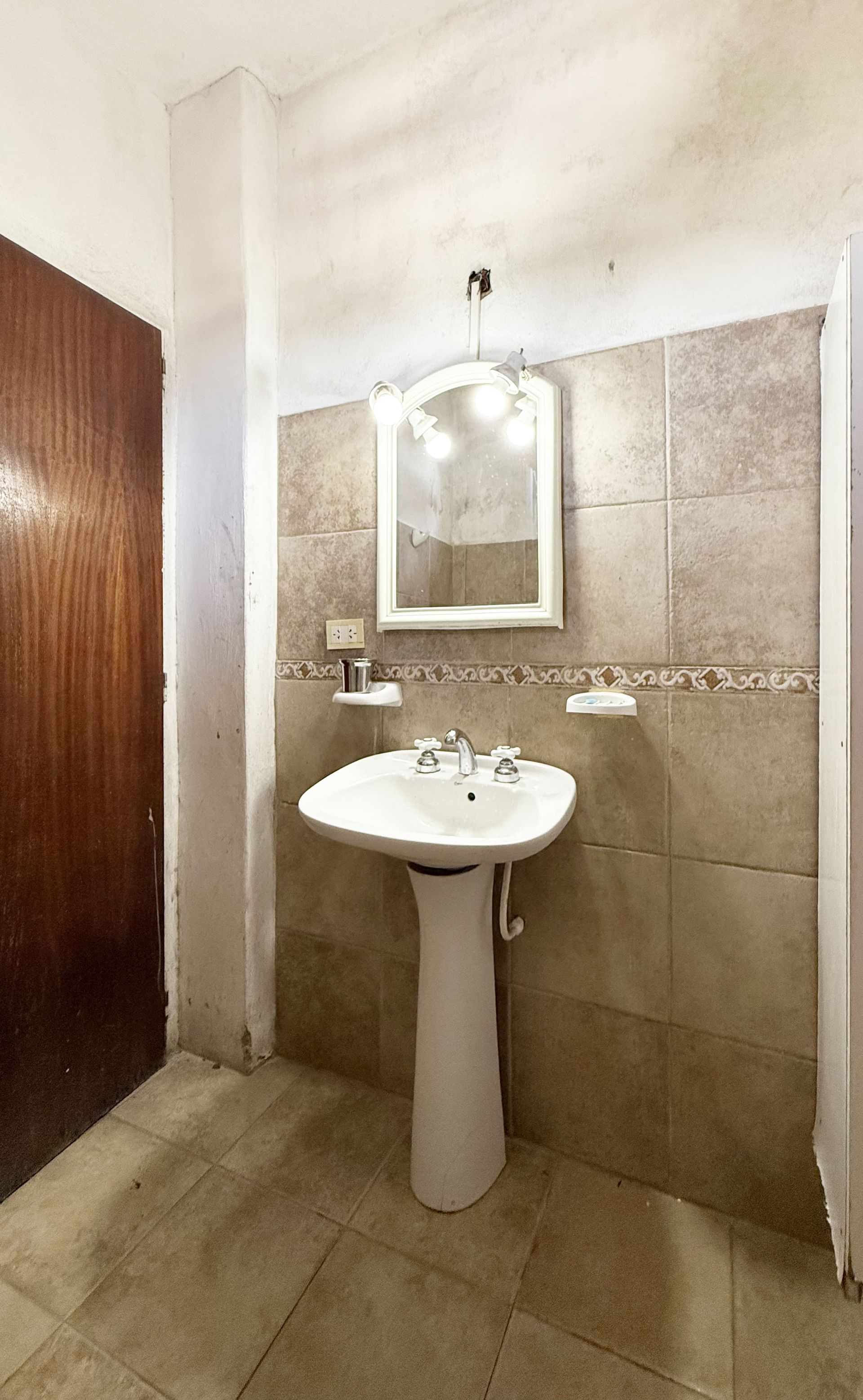 VENDE-Vivienda multifamiliar 6 ambiente-San Isidro