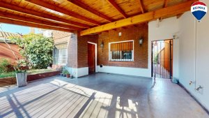 3-Room House for Sale, Calle Quincho, Garage, Villa Adelina